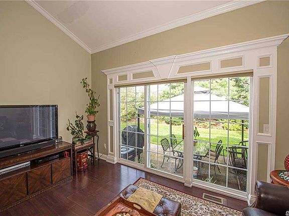 5th image of 17 Scarborough Dr