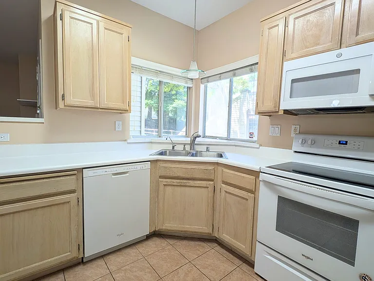 143 Tuscany Ct — Photo 5