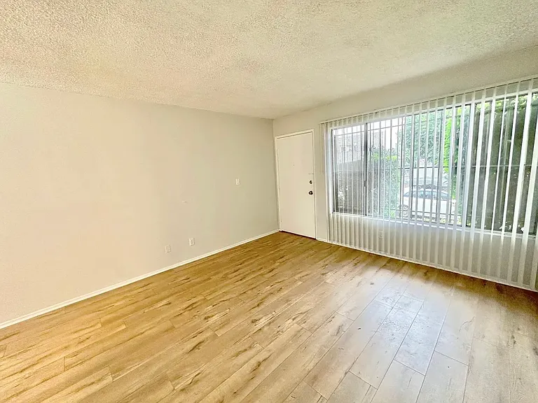 715 Machado Dr — Photo 6