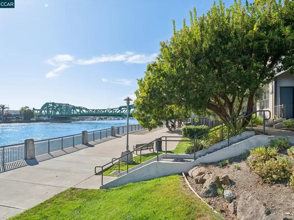 2803 Regatta Dr, Oakland, CA 94601