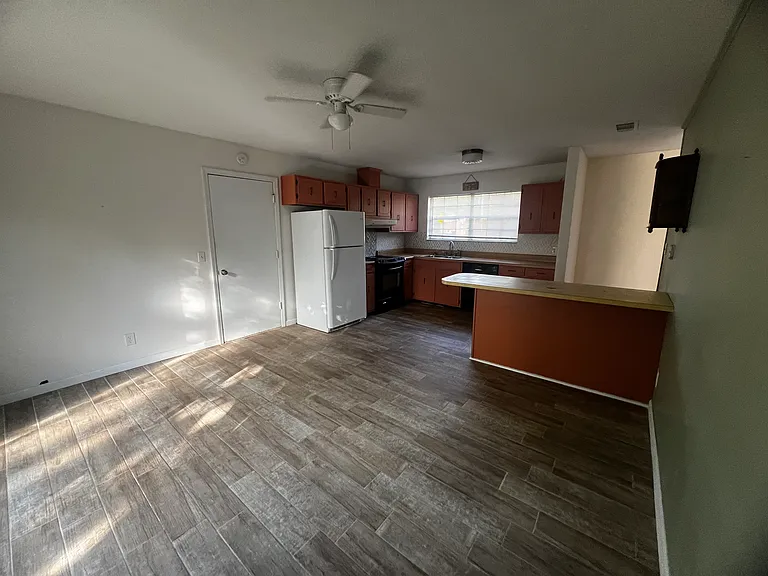 2019 Pritchard St — Photo 2