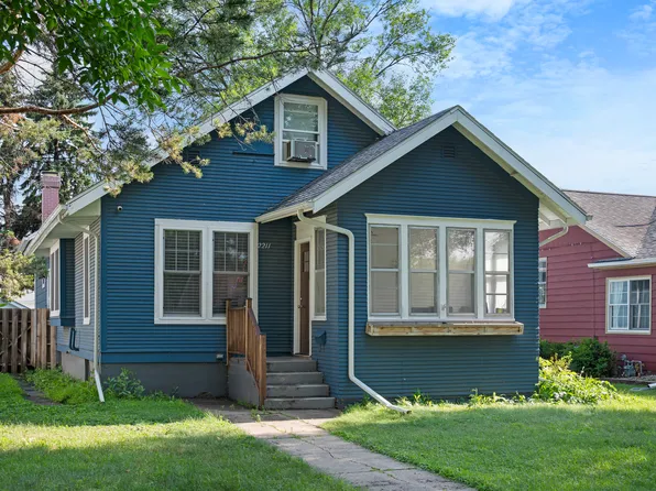 2211 4th Ave N, Grand Forks, ND 58203