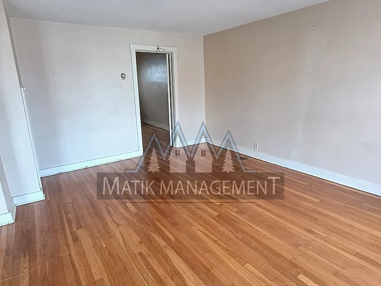143 Main St W #1/2 — Photo 5