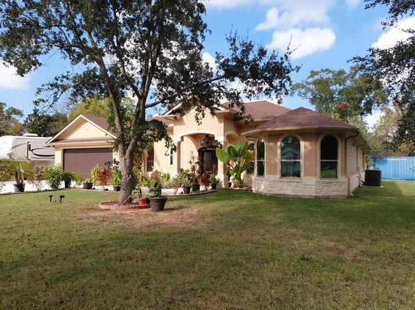 309 Hickman Ln, Angleton, TX 77515