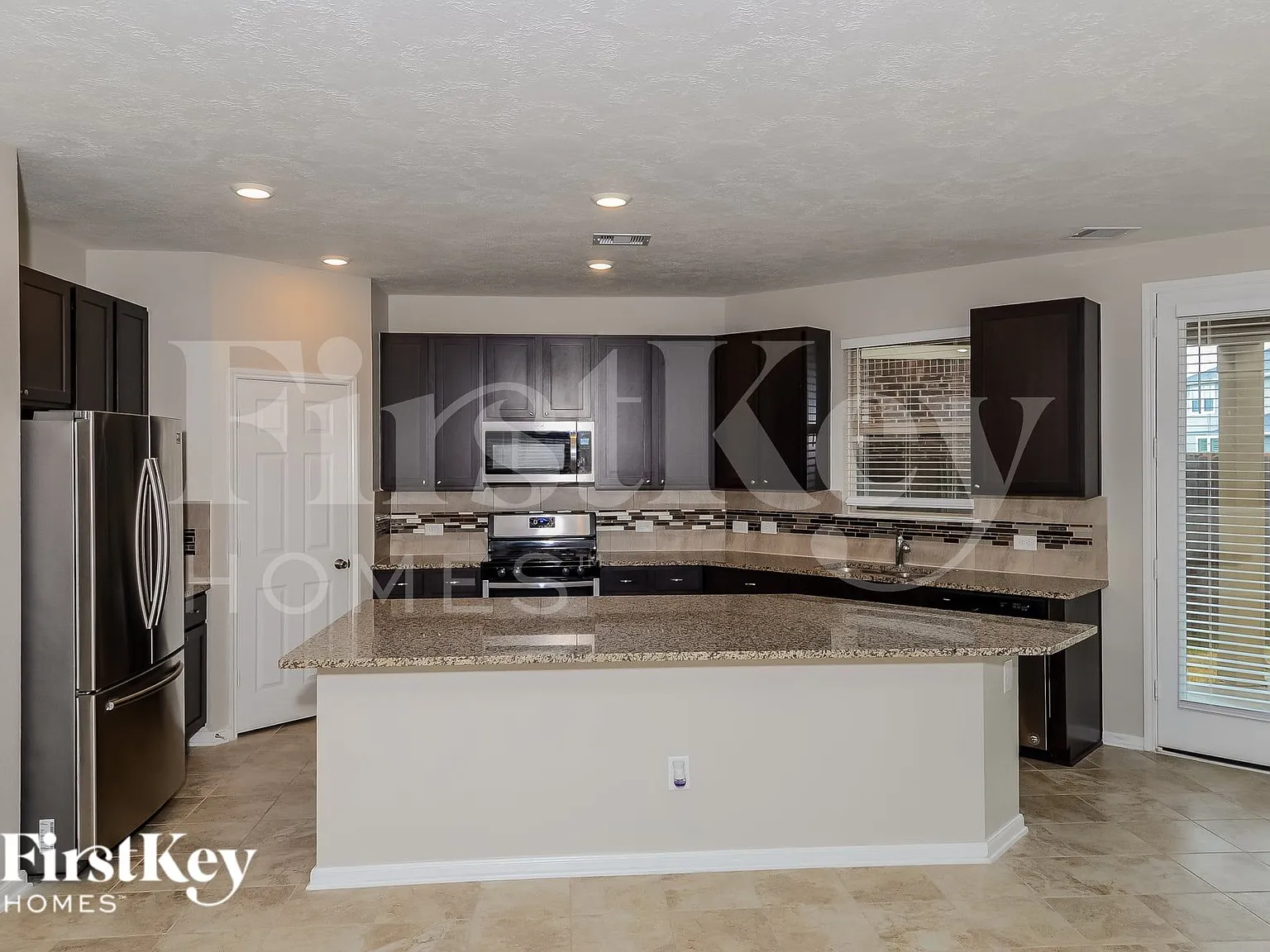 3 bed, 2.5 bath, 2502 sqft, $2,065 — Photo 3