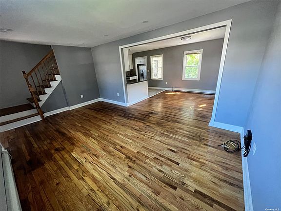 4th image of 93 Silver St