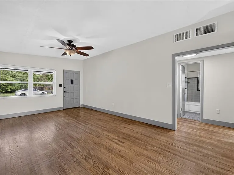 1317 Cloverlawn Ave — Photo 4