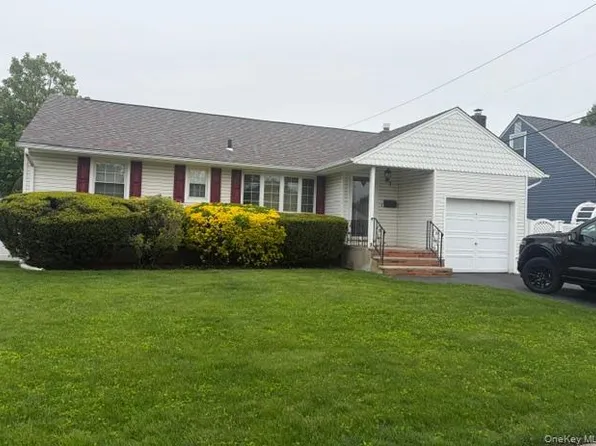 53 Colonial Drive, Farmingdale, NY 11735