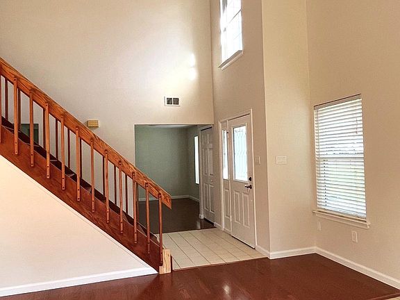 3rd image of 40 Roxbury Ct #H