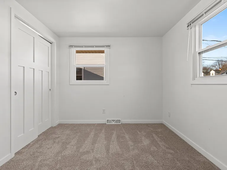 915 Park St — Photo 14