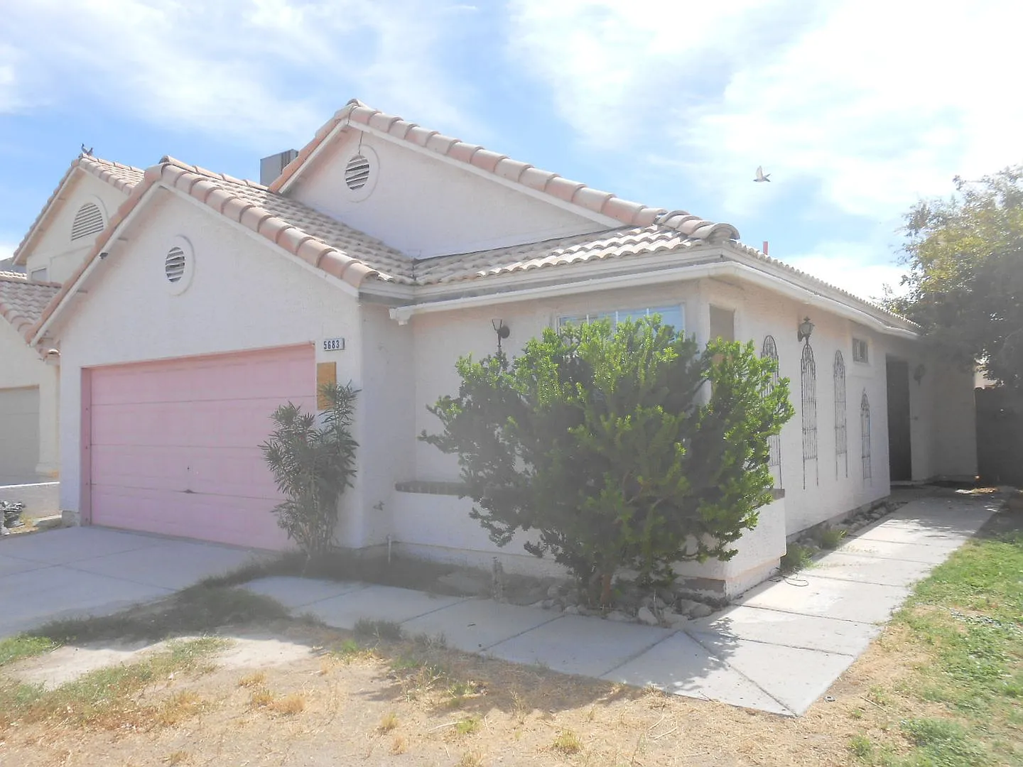 Single Story 3 bedroom Home Near E Charleston and Christy Ln — Photo 2