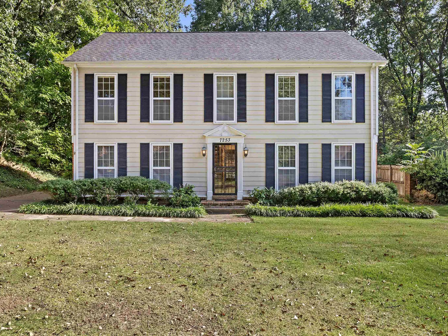 4 bed, 2.5 bath, 2586 sqft, $2,900 — Photo 1