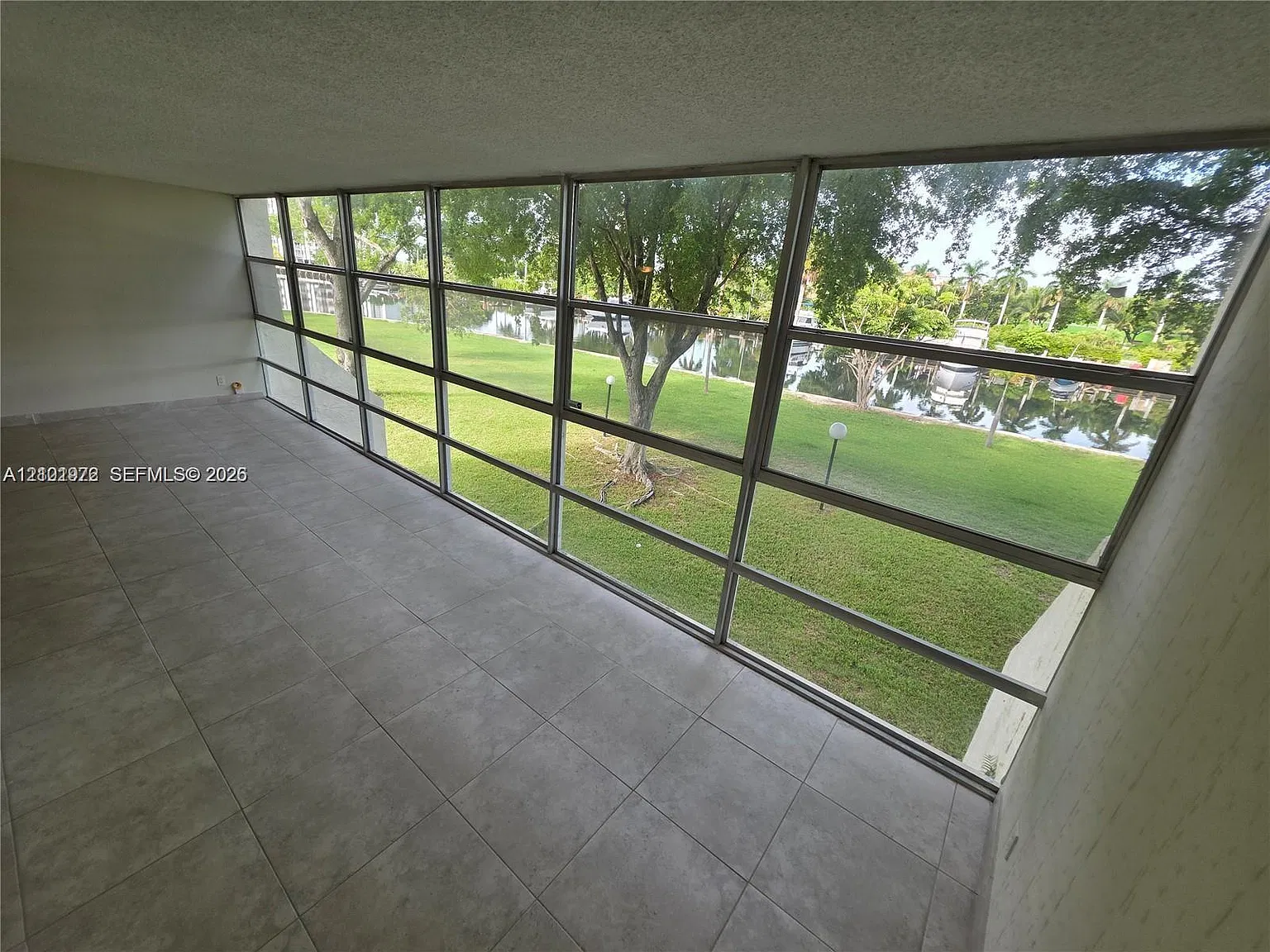 Desoto Park Condo — Photo 3