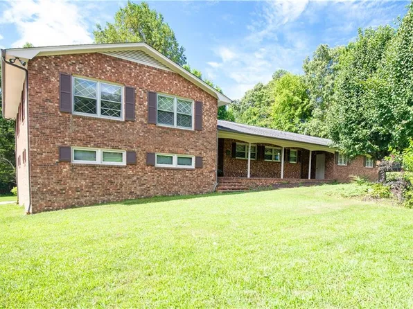 107 Lake Dr, Trinity, NC 27370