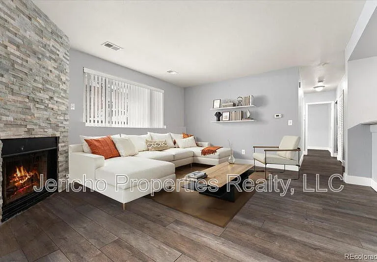 6350 Oak St #103 — Photo 7