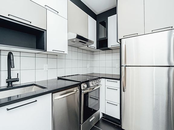 5th image of 279 Evergreen Ave #4