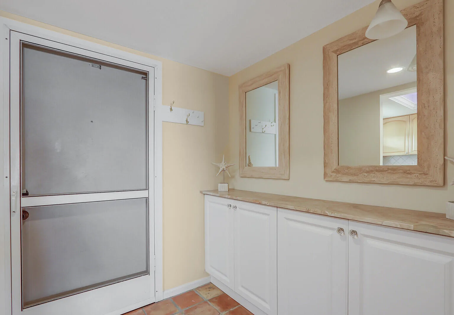 1 bed, 1.0 bath, 987 sqft, $4,200 — Photo 4