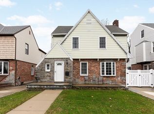 16920 25th Ave, Flushing, NY 11357
