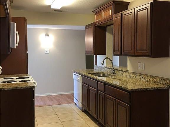 4th image of 805 Wateka Way
