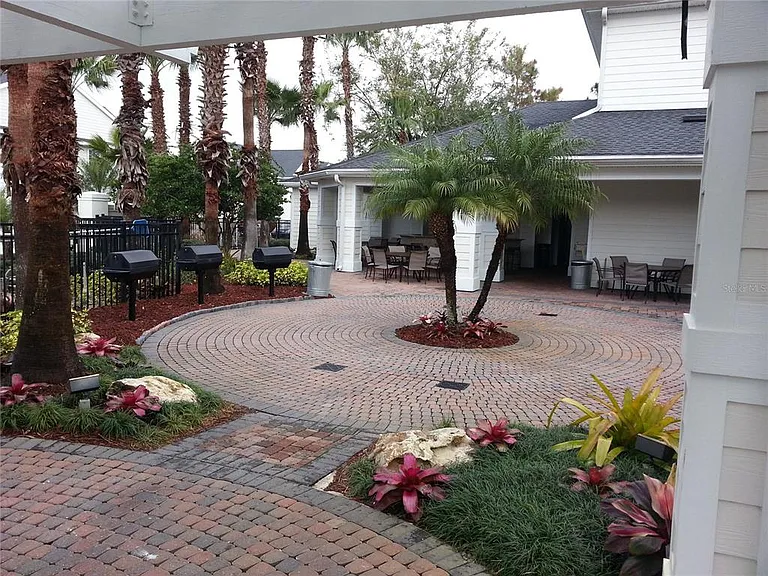 200 Southern Pecan Cir #203 — Photo 6