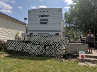 76 Dinosaur Rd, Wilmington, IL 60481