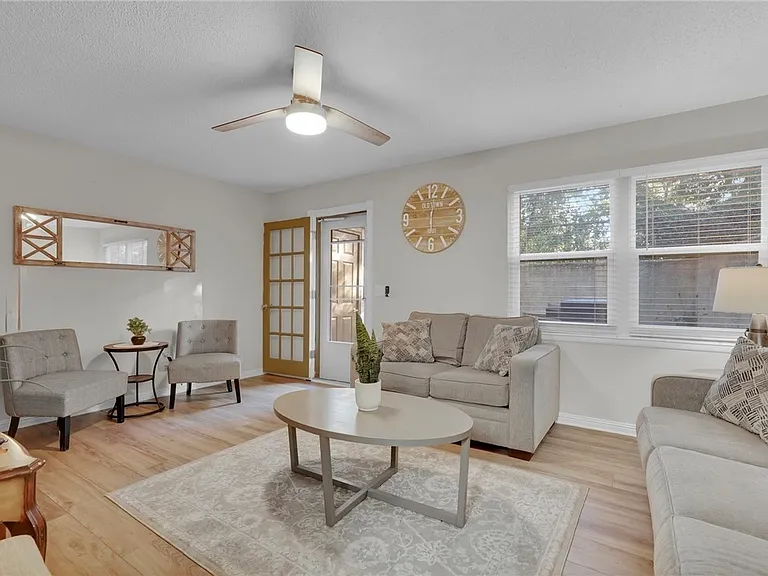 400 William Hilton Pkwy #104 — Photo 3
