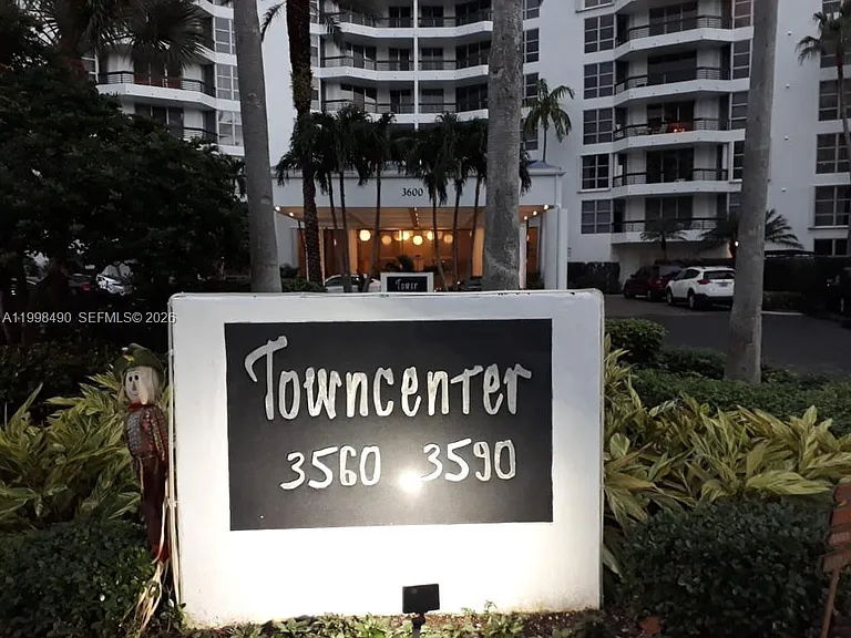 3600 Mystic Pointe Dr #910 — Photo 42