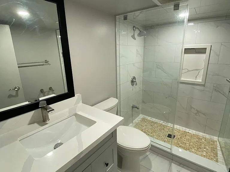 420 Osborne St #LOWER — Photo 12