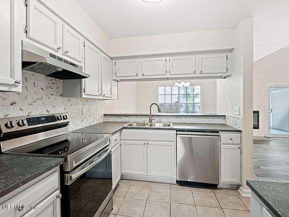 3rd image of 12763 ASHBROOK Circle W