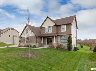 6239 Whispering Hill Ct, Bettendorf, IA 52722