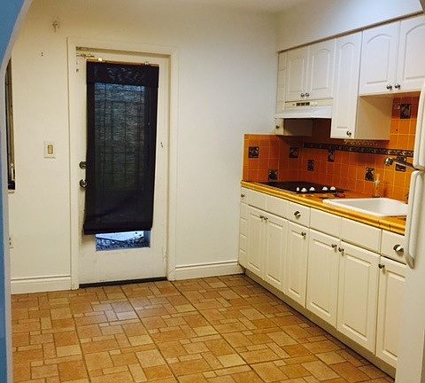2nd image of 2930 Louise St #2928