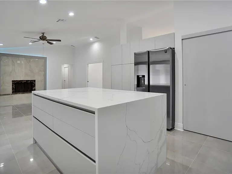 11159 NW 10th Pl — Photo 7