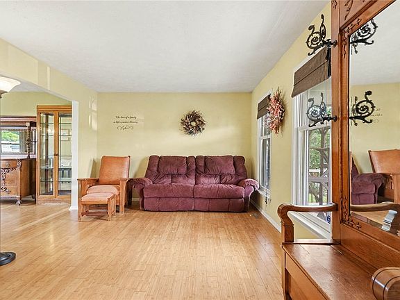 5th image of 61 Winchester Dr