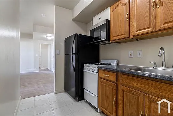4 bed, $3,999 — Photo 1