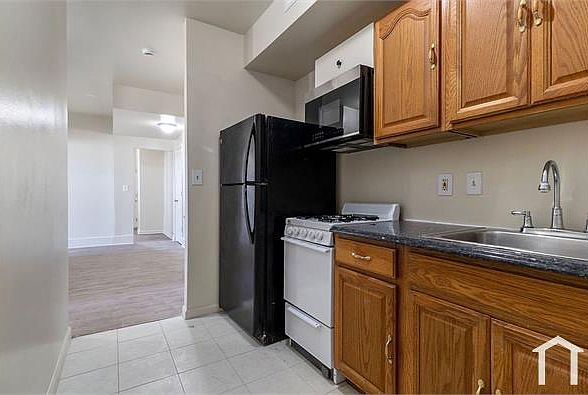 1st image of 1150 17th St NE APT 2