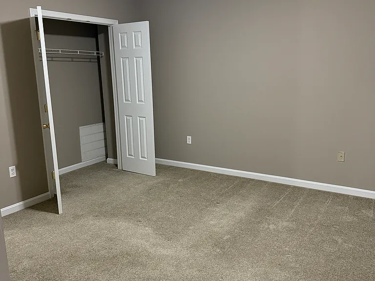 114 Cortland Ct — Photo 12
