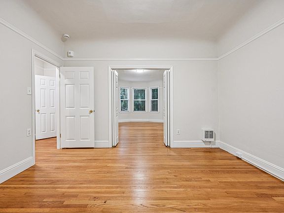 5th image of 3006 Gough St APT 102