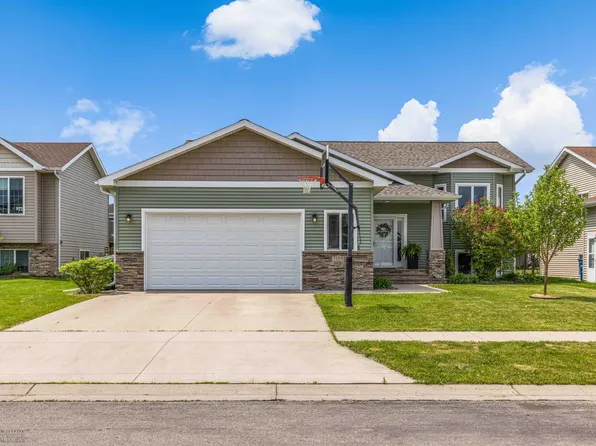 3109 27th St S, Moorhead, MN 56560