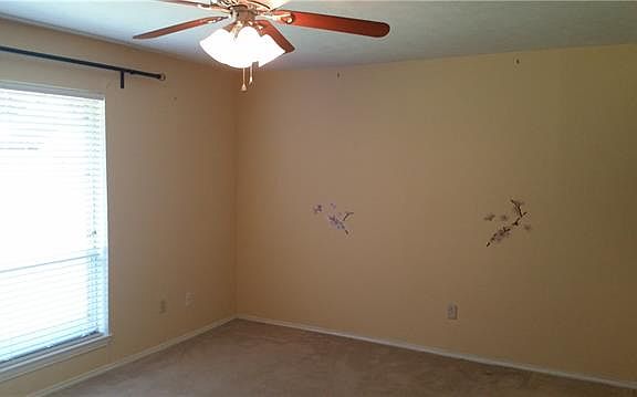 2nd image of 1829 Kensington Dr