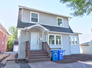 718 W Roosevelt Rd, Wheaton, IL 60187