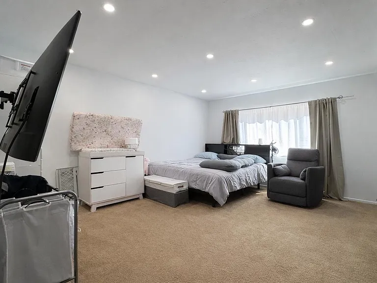 11493 Lev Ave — Photo 11