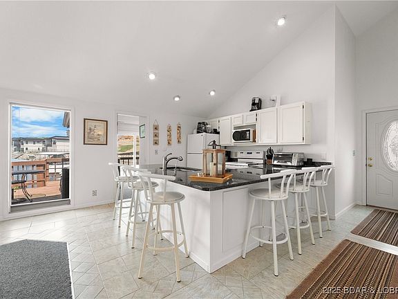 2nd image of 117 Gardenia Cir