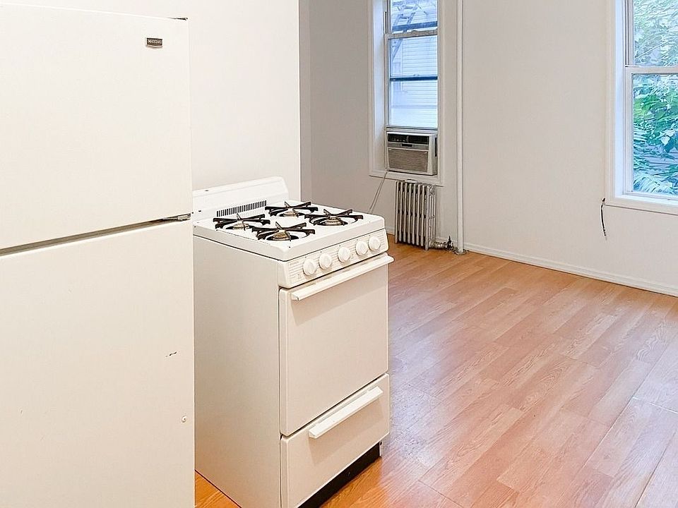 1st image of 226 Norman Ave #6