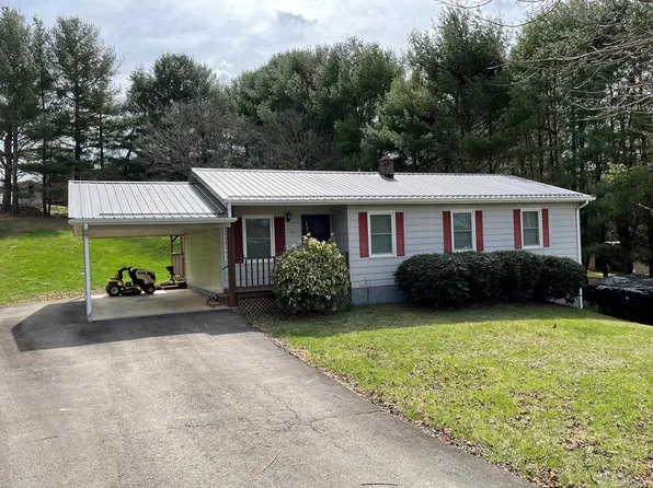 307 Scotland Dr, Galax, VA 24333