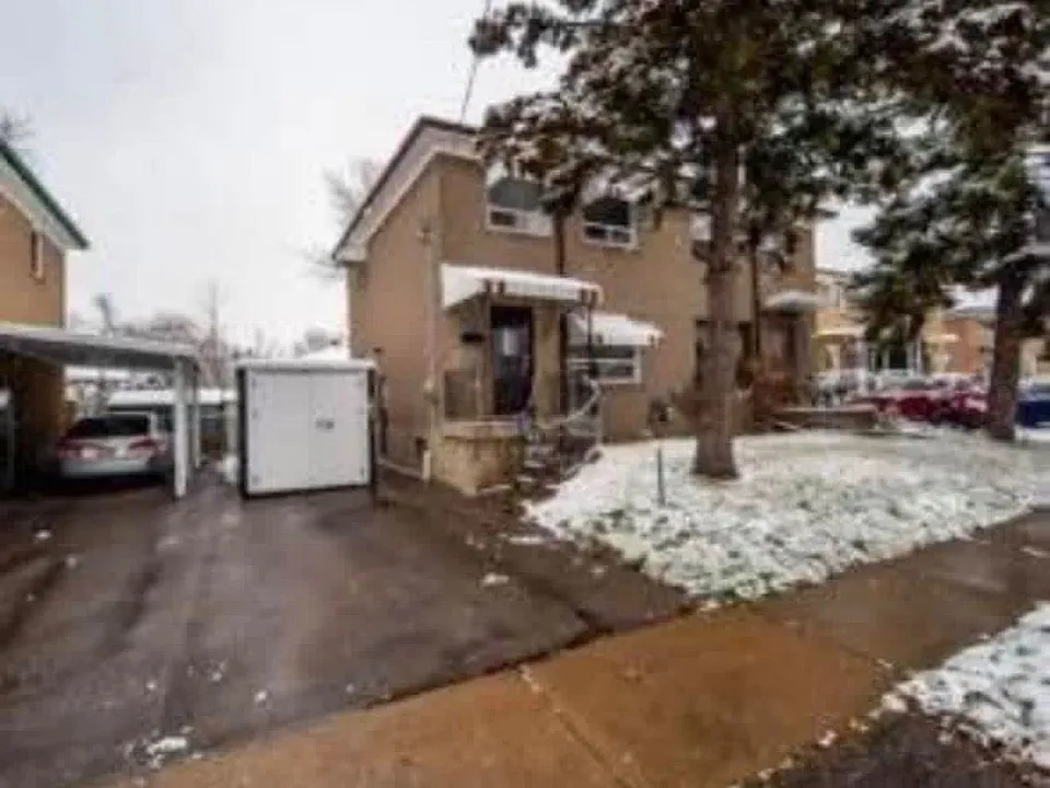 57 Medway Cres #UPPER FLOOR