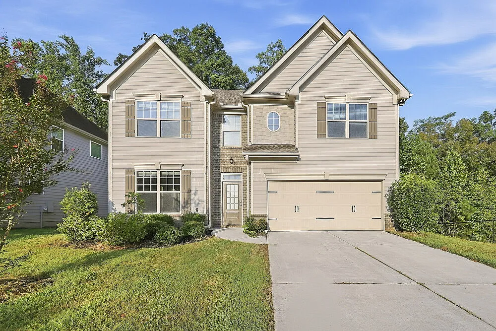 4 bed, 2.5 bath, 2390 sqft, $2,190 — Photo 2