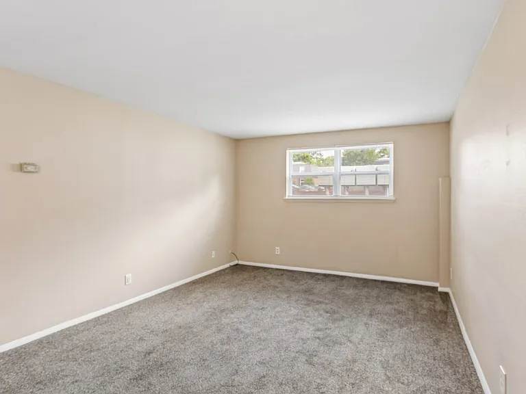 Riviera Apartments — Photo 6