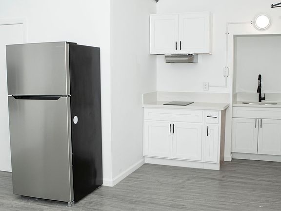4th image of 170 S Mountain View Ave APT 4