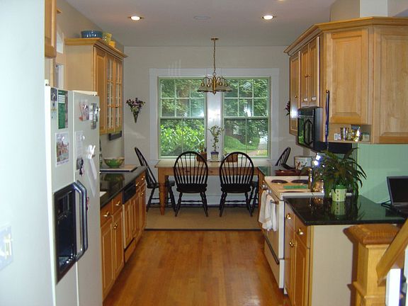 Maple/Granite Kitchen