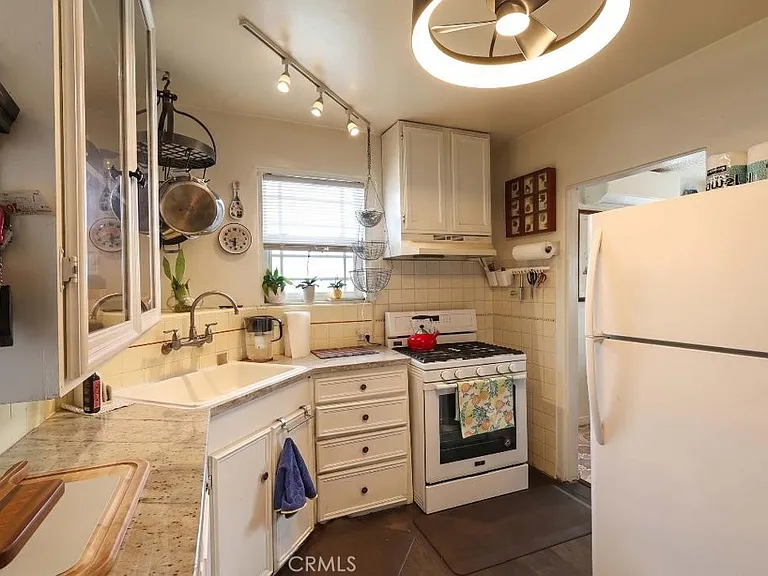 1229 S Flower St — Photo 5